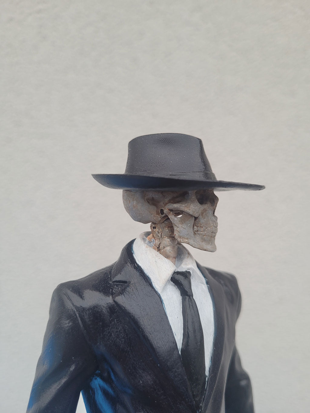 Skulduggery Pleasant Limited Edition Statue