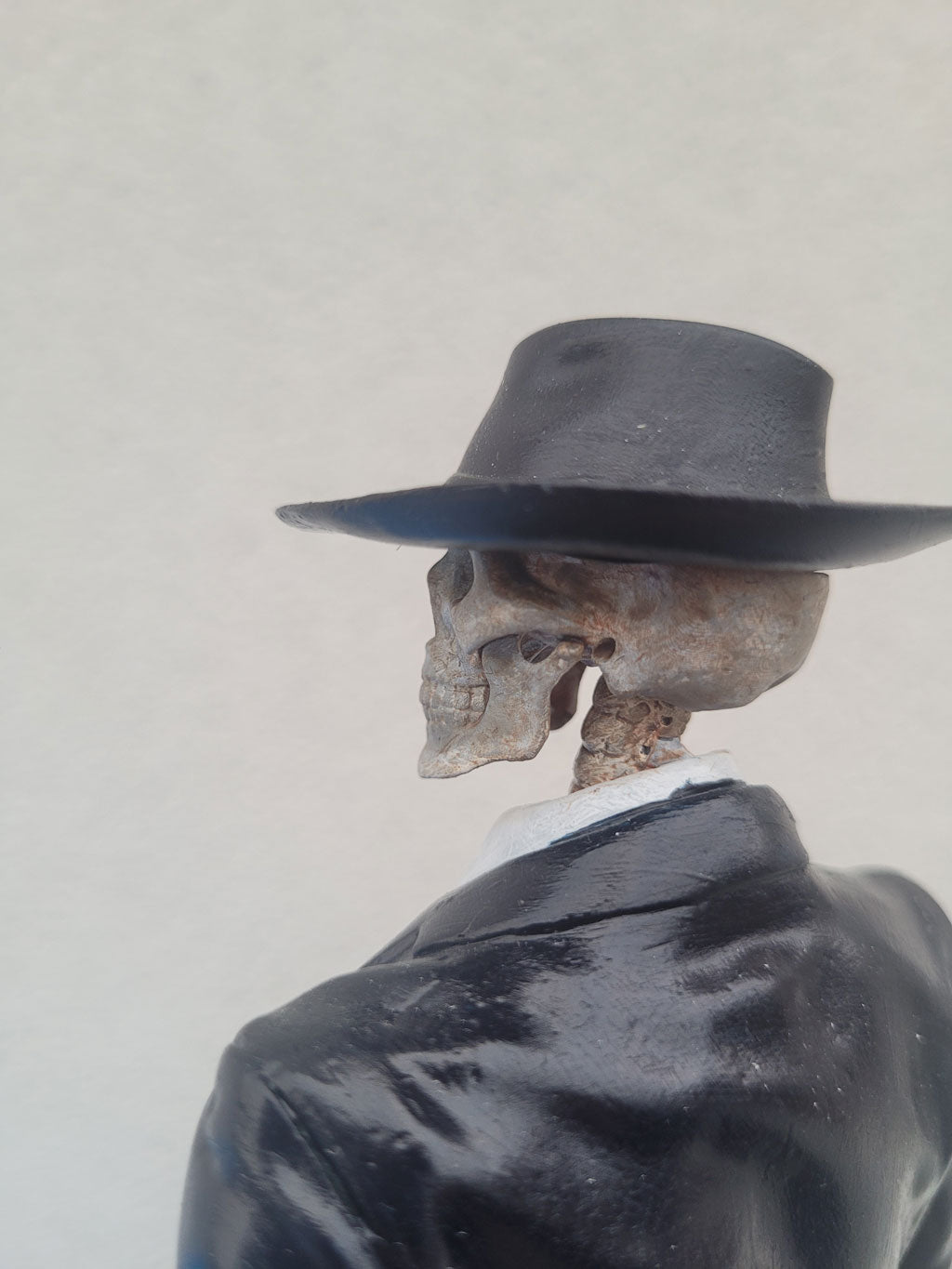 Skulduggery Pleasant Limited Edition Statue